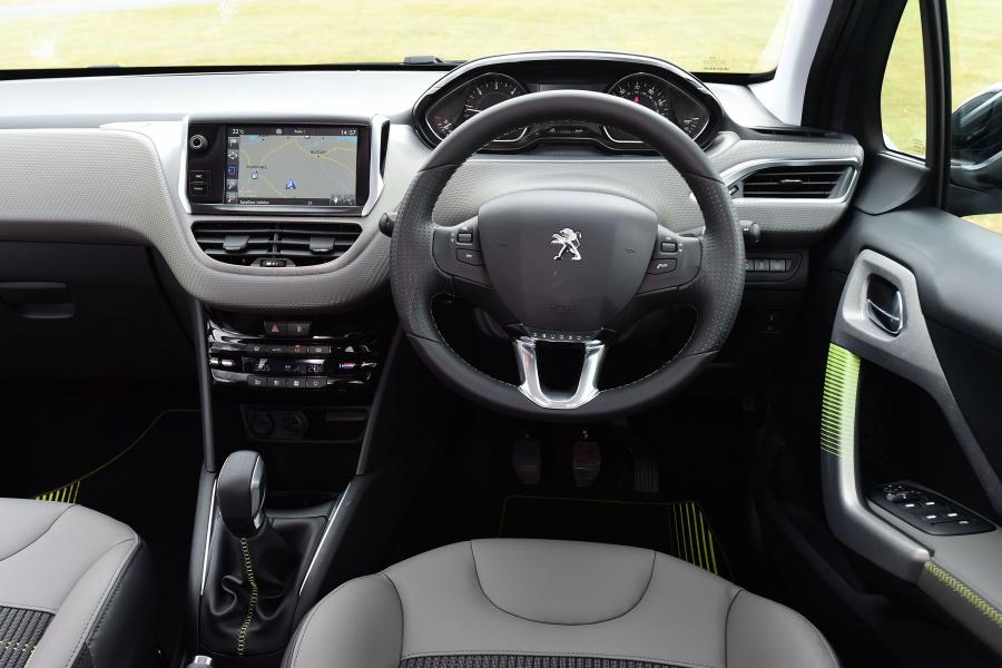  Peugeot 208 5-Door 2015 года  (UK) (фото 8 из 9)